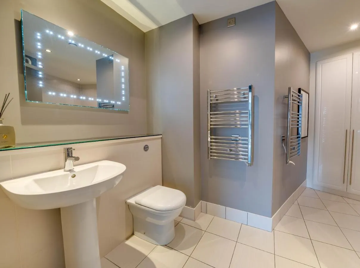 Tallest Building In The City Centre Sleeps 5 Incredible City Mountain And Lagan Views Belfast 0*,
