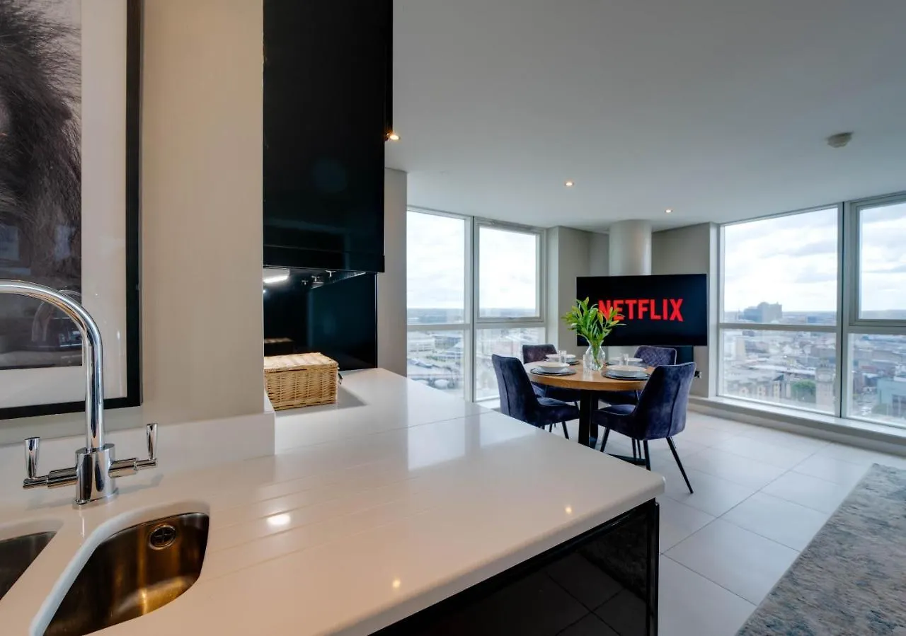 Tallest Building In The City Centre Sleeps 5 Incredible City Mountain And Lagan Views Belfast 0*,  Egyesült Királyság